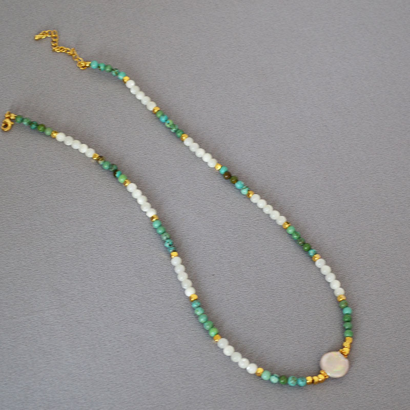 Retro Turquoise Bead Necklace With A Simple Elegant Vibe