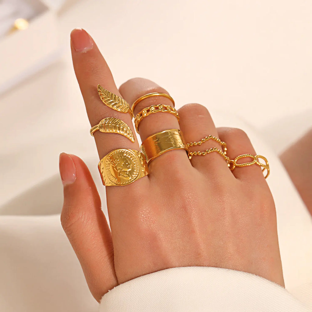 Fashionable 18K Gold-Plated Adjustable Steel Ring